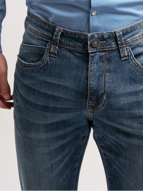 Jeans uomo 5 tasche realizzzati in denim ULTRA LIGHT 2