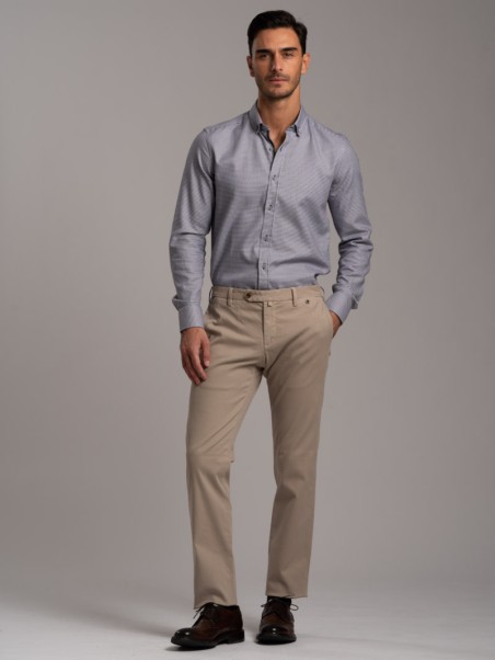 Pantalone uomo chinos realizzato in tessuto armaturato stretch