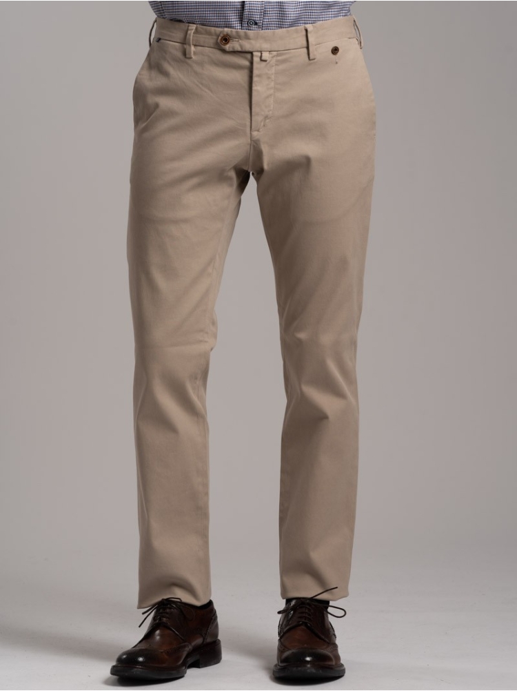 Pantalone uomo chinos realizzato in tessuto armaturato stretch