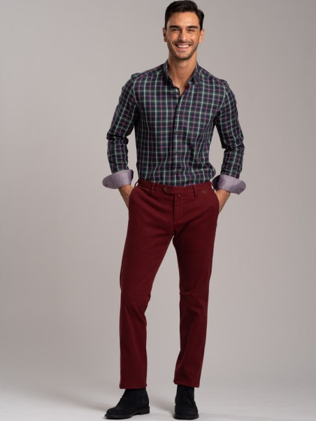 Pantalone uomo chinos realizzato in tessuto armaturato stretch