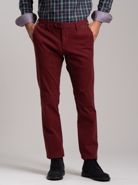 Pantalone uomo chinos realizzato in tessuto armaturato stretch