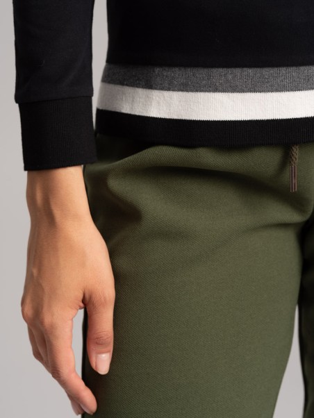 Polo de mujer de punto elástico con cuello y bajo de canalé