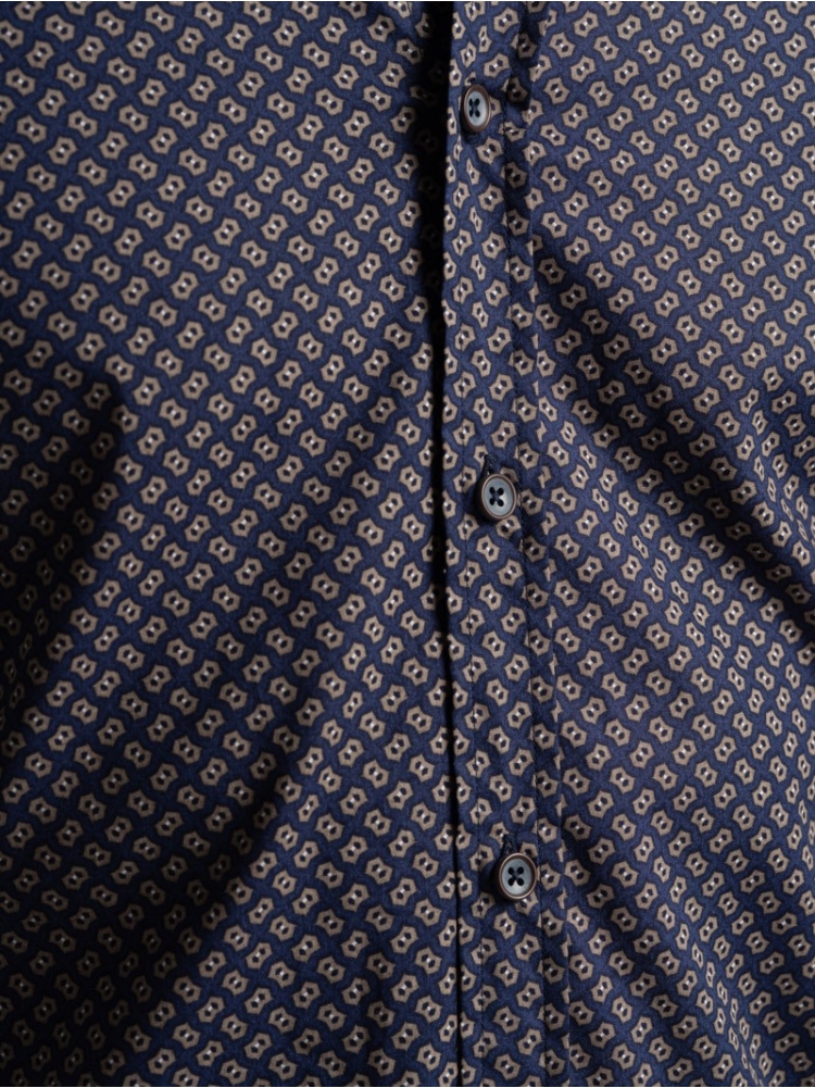 Camisa de hombre con estampado de diseño geométrico en tejido popelín