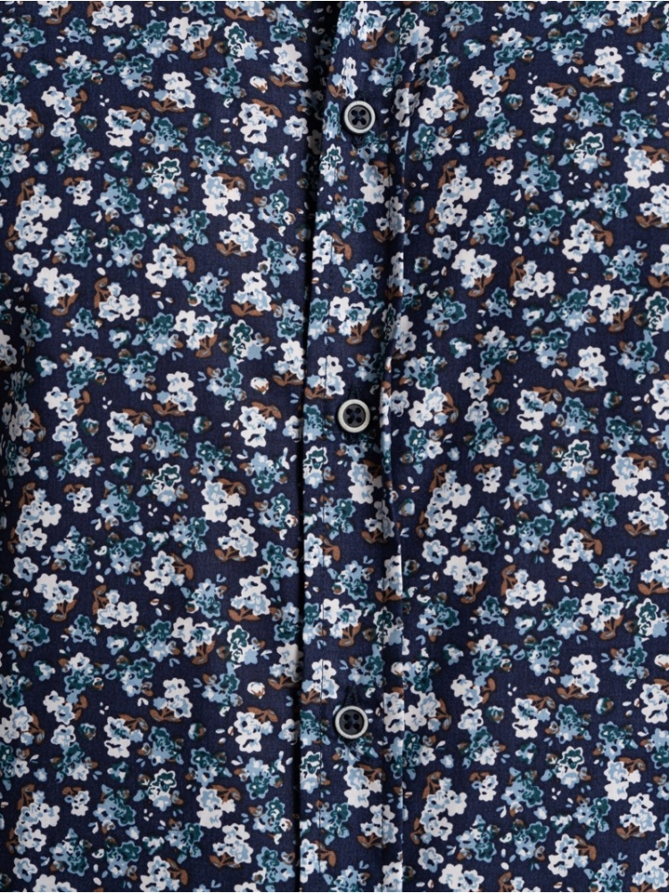 Camisa masculina con estampado floral en tejido popelín