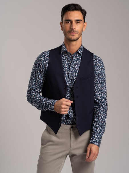 Camisa masculina con estampado floral en tejido popelín