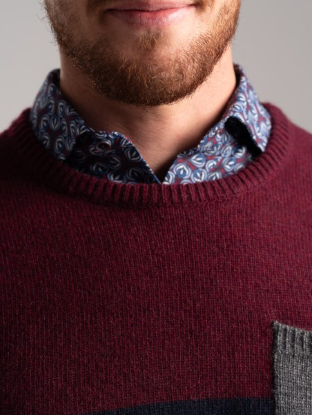 Jersey bicolor de hombre en mezcla de lana con cuello redondo y bolsillo en contraste