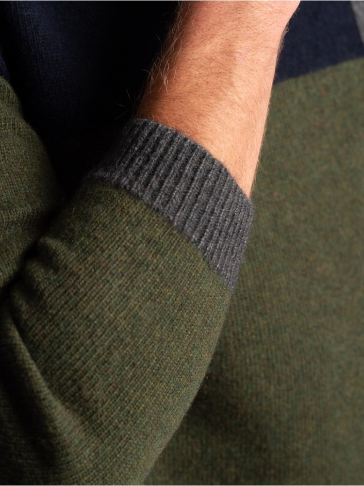 Maglia girocollo uomo misto lana bicolore e taschino a contrasto