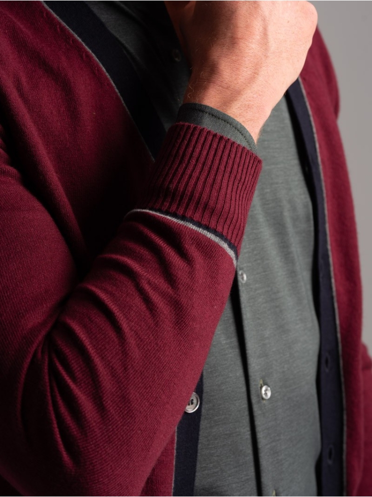 Cardigan uomo con abbottonatura a contrasto