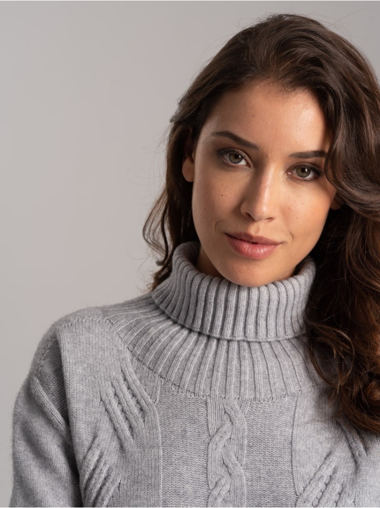 Jersey de cuello alto de viscosa para mujer con trenzas incrustadas