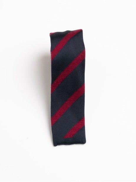 Cravatta in maglia fondo quadro disegno regimental 2