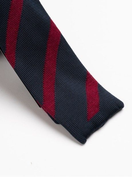 Cravatta in maglia fondo quadro disegno regimental