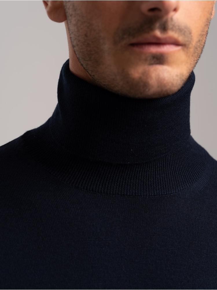 Jersey liso de cuello alto para hombre en lana merina