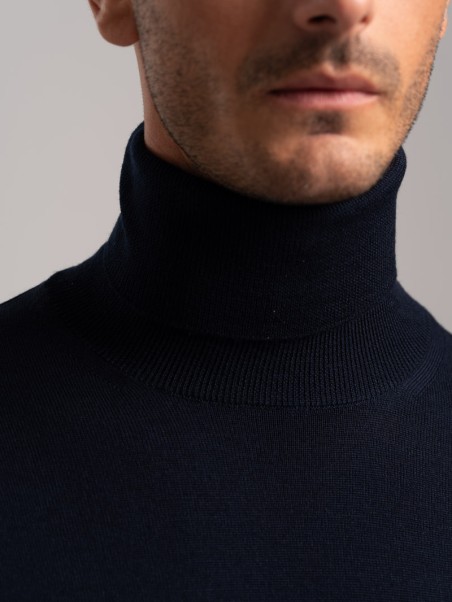 Jersey liso de cuello alto para hombre en lana merina