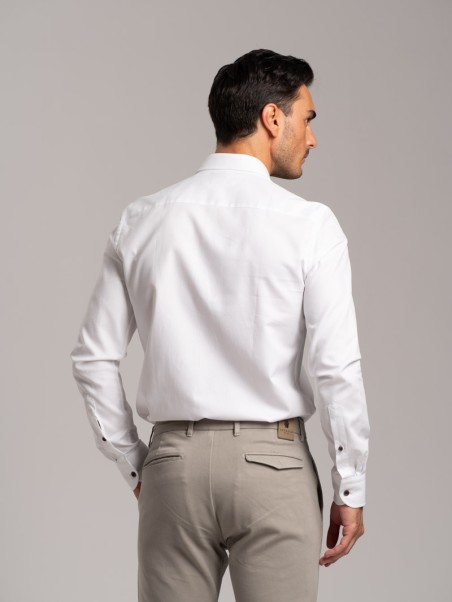 Camisa de hombre lisa en tejido blindado cuello abotonado