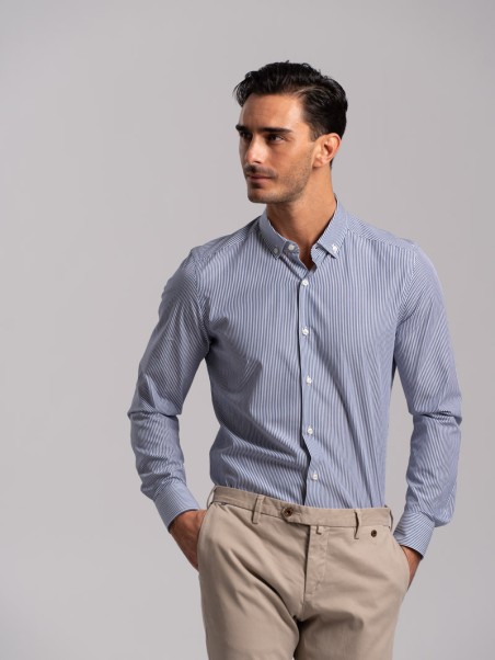 Camicia uomo rigata in tessuto popeline collo botton down