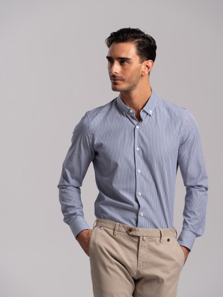 Camisa de rayas para hombre en tejido popelín Cuello abotonado