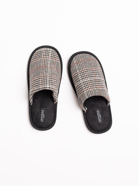 Zapatilla con diseño...