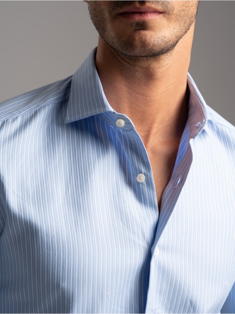 Camicia uomo in tessuto twill micro spina pesce collo semi francese