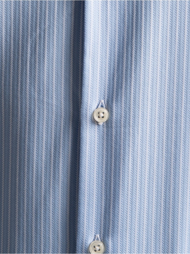 Camicia uomo in tessuto twill micro spina pesce collo semi francese