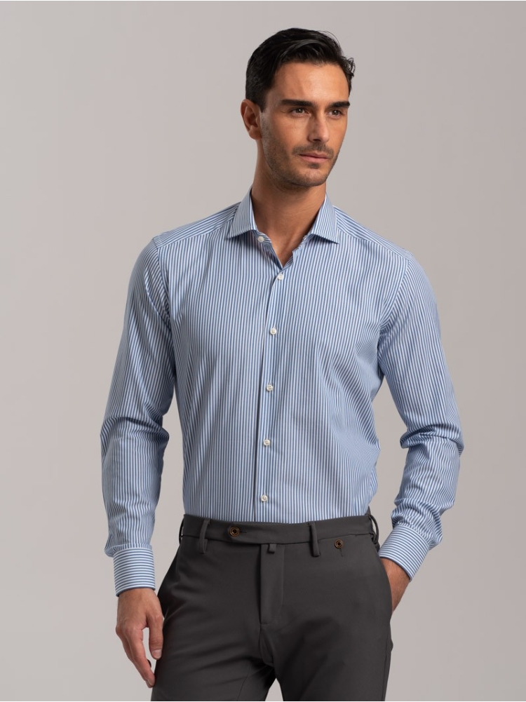 Camisa de rayas para hombre en tejido popelín con cuello semifrancés