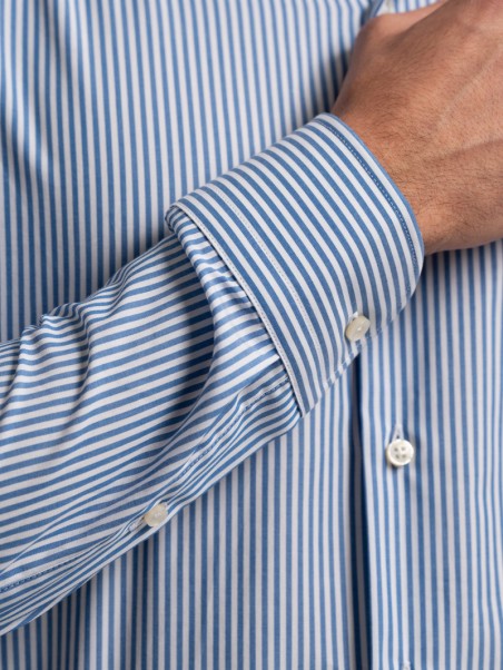Camisa de rayas para hombre en tejido popelín con cuello semifrancés