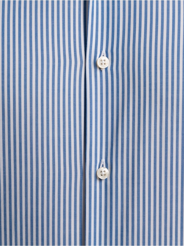 Camisa de rayas para hombre en tejido popelín con cuello semifrancés