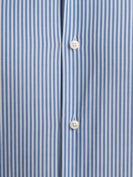 Camisa de rayas para hombre en tejido popelín con cuello semifrancés