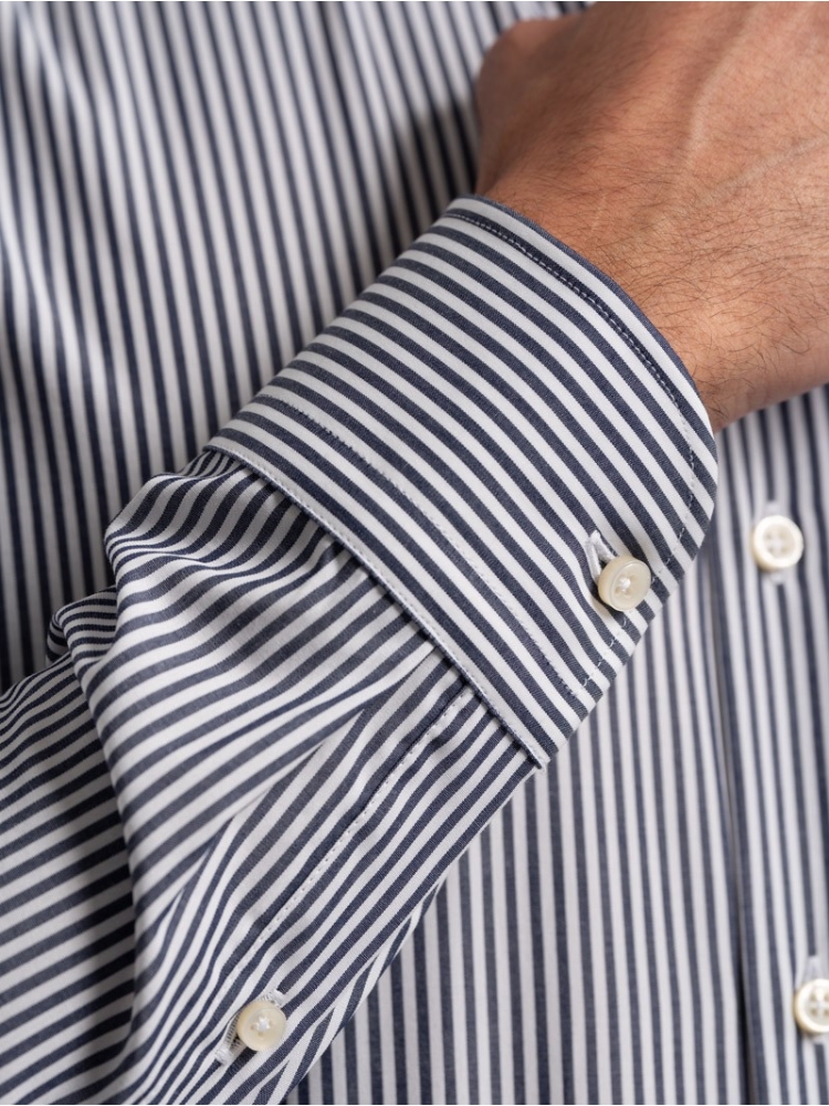Camisa de rayas para hombre en tejido popelín Cuello abotonado