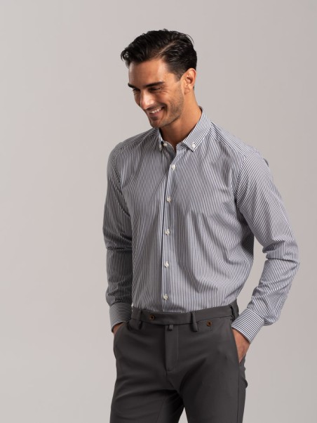 Camisa de rayas para hombre en tejido popelín Cuello abotonado