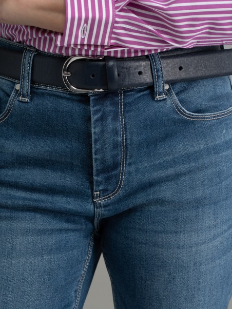 Vaqueros de mujer con cinco bolsillos y lavado medio