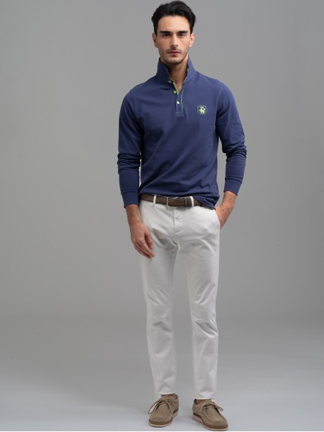 Polo azul claro de manga larga para hombre con bordado