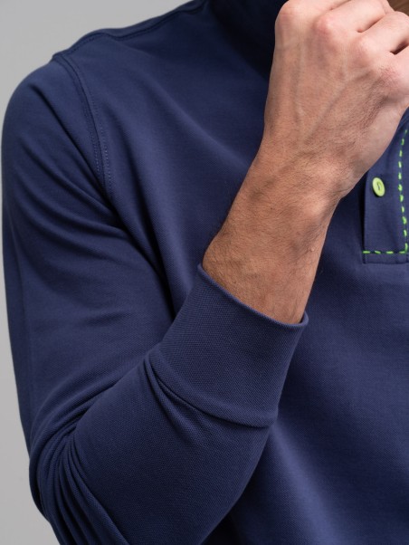 Polo azul claro de manga larga para hombre con bordado