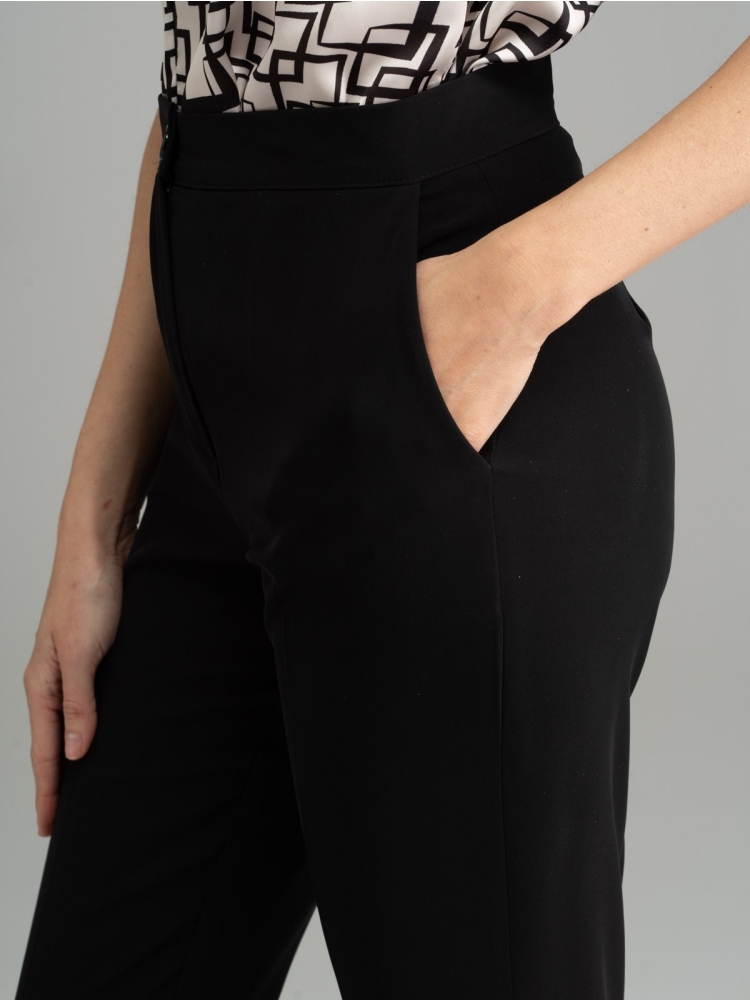 Pantalón cadi negro de mujer
