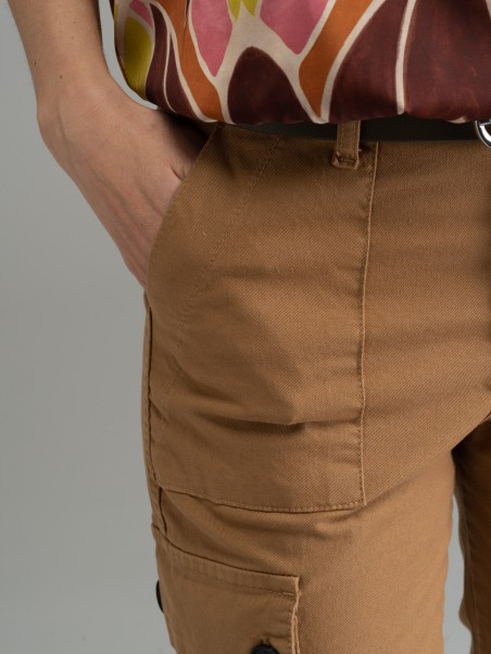 Pantalón cargo de mujer en algodón elástico color canela