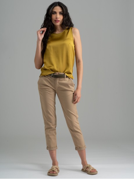 Pantalón chino de mujer de algodón elástico color arena