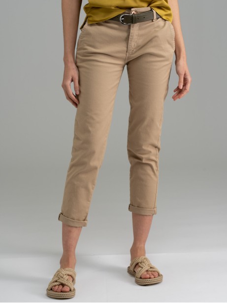 Pantalón chino de mujer de algodón elástico color arena 2