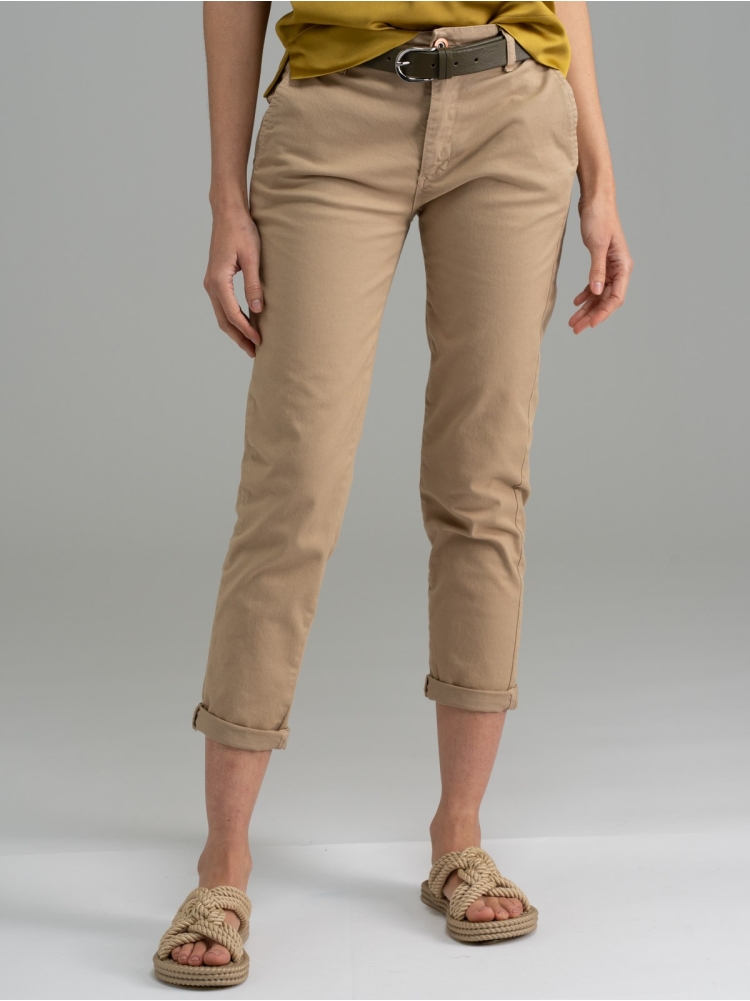 Pantalón chino de mujer de algodón elástico color arena