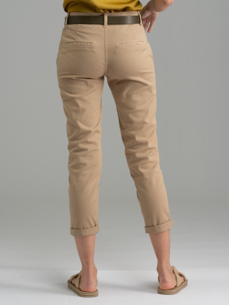 Pantalón chino de mujer de algodón elástico color arena