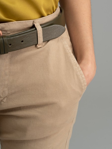 Pantalón chino de mujer de algodón elástico color arena