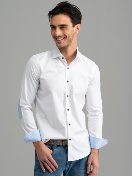 Camisa blanca de caballero con parches y cuello semifrancés 2