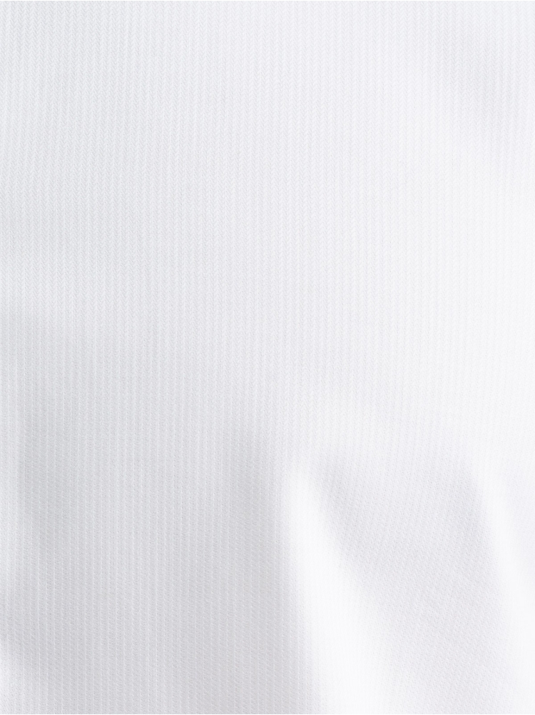 Camisa blanca de caballero con parches y cuello semifrancés