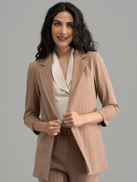 Chaqueta de mujer estilo blazer beige a rayas