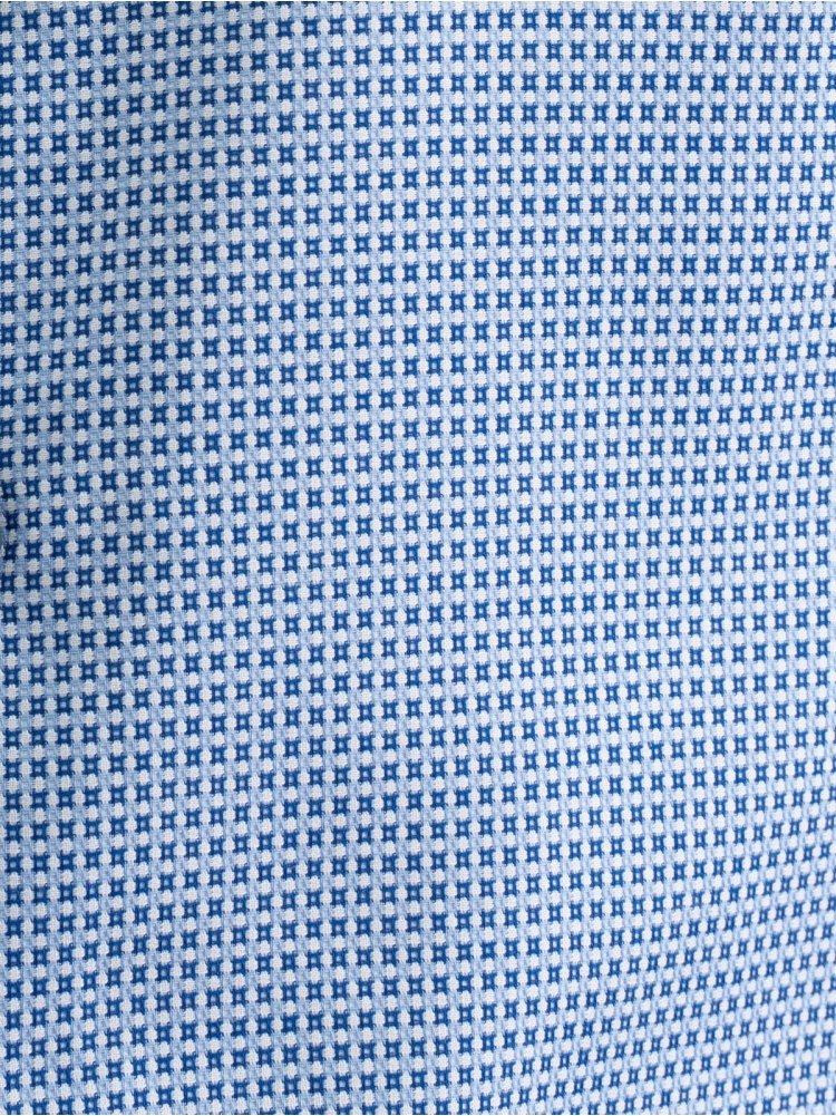 Camisa azul claro de hombre con cuello abotonado blindado