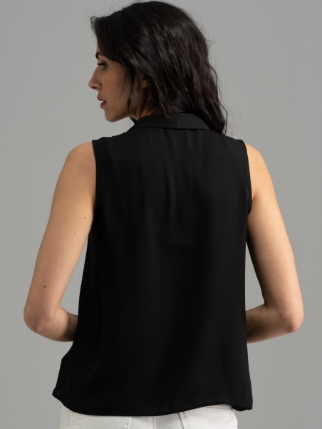 Camisa de mujer sin mangas de color liso con reverso