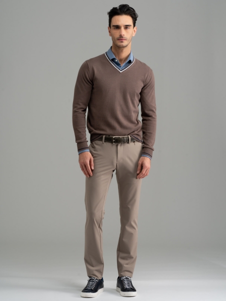 Jersey de hombre con cuello de pico y contrastes