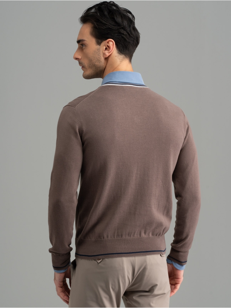 Jersey de hombre con cuello de pico y contrastes