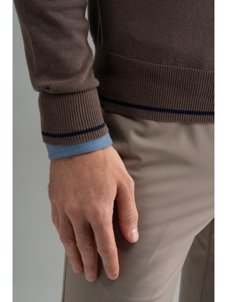 Jersey de hombre con cuello de pico y contrastes