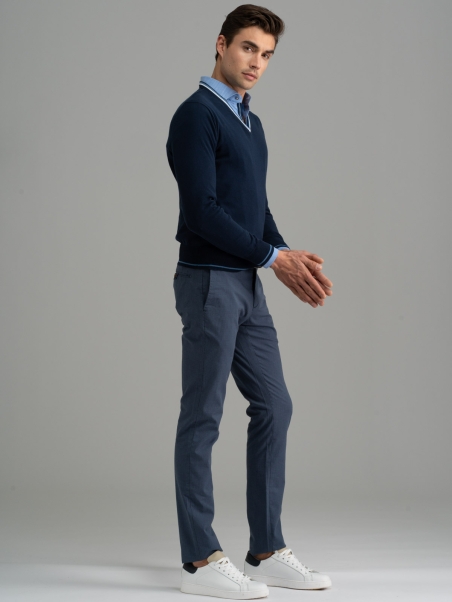 Jersey de hombre con cuello de pico y contrastes