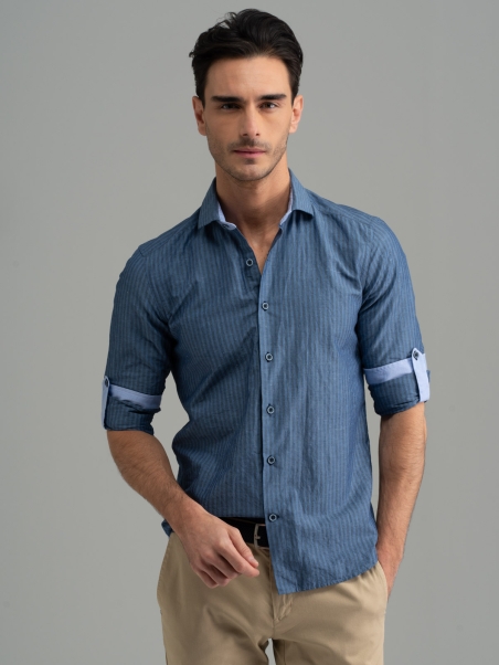 Camisa masculina de rayas en mezcla de lino con cuello semifrancés