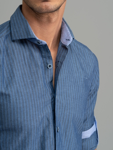 Camisa masculina de rayas en mezcla de lino con cuello semifrancés